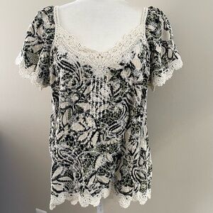 NWT Democracy Embroidered Crochet Short Sleeve Blouse - medium